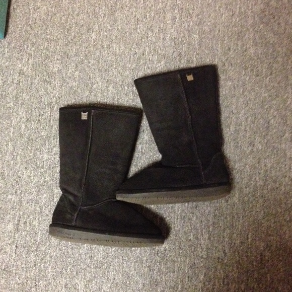 Black Bearpaw Ugg Boots - Picture 1 of 3
